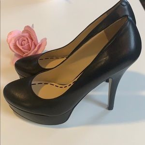 Like New Enzo Angiolini Leather Black Pumps